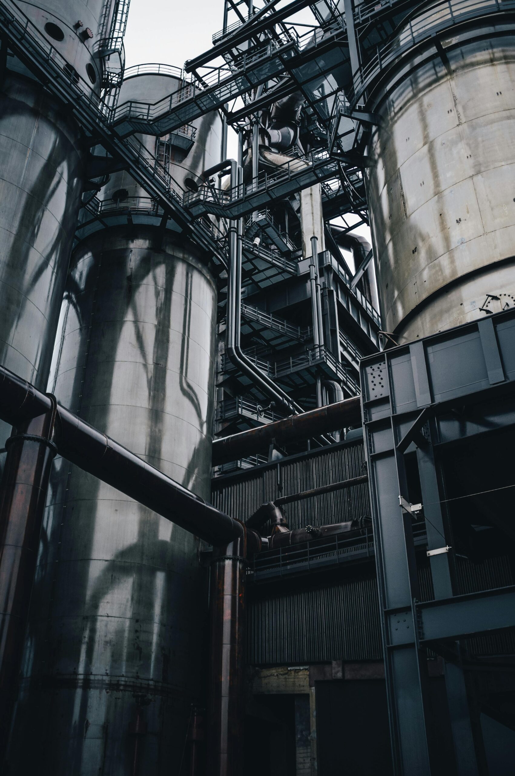 Industrial plant with silos and pipes